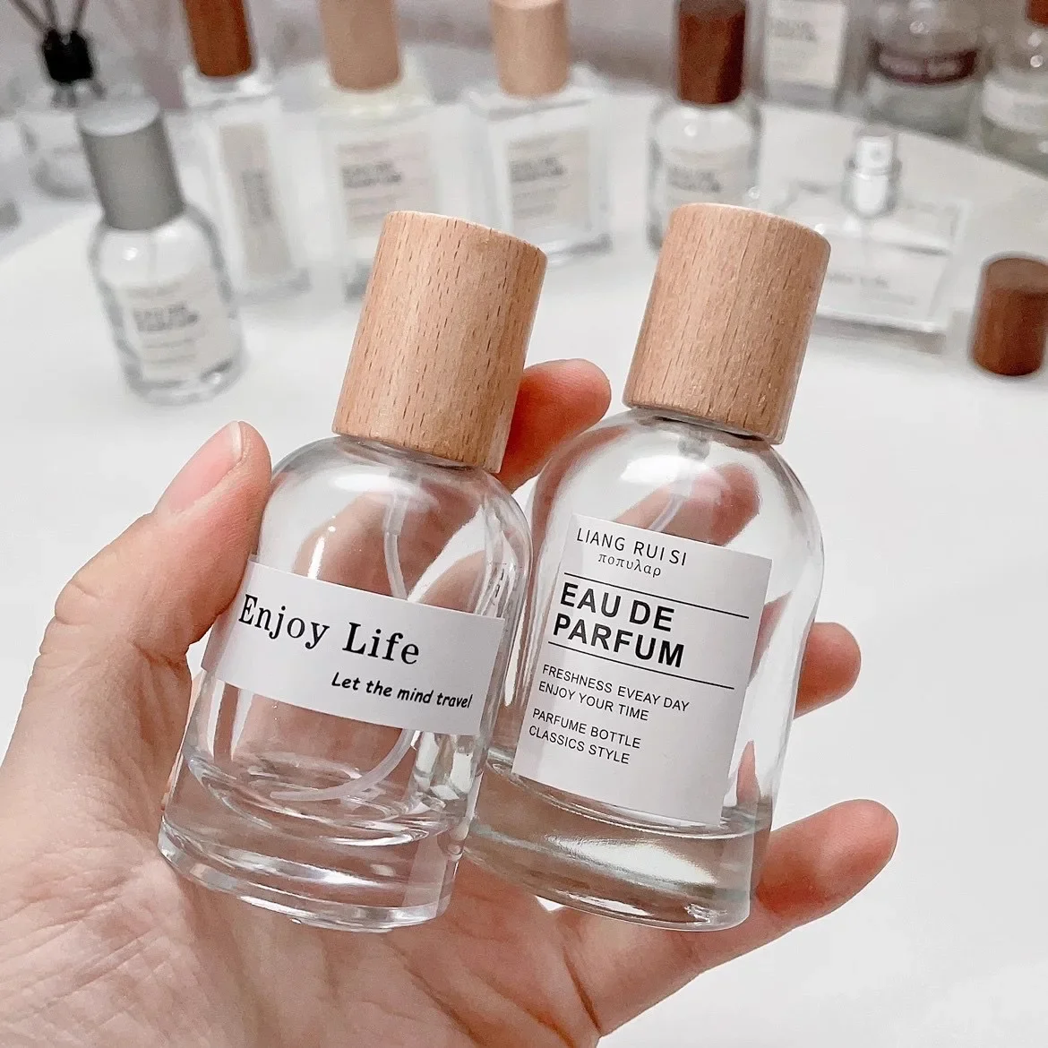 Perfume Fragrance Mist - 30/50 ミリリットルガラス香水瓶スプレーボトル木製キャップファインミストサブボトルディスペンサーアトマイザー旅行必須化粧品容器