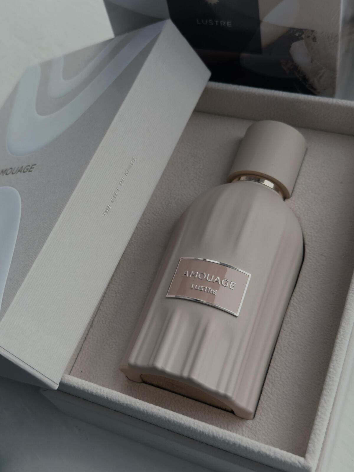 アムアージュ ラスター パフューム 100ml 高級感あふれ - Perfume Fragrance Details のレビューと価格