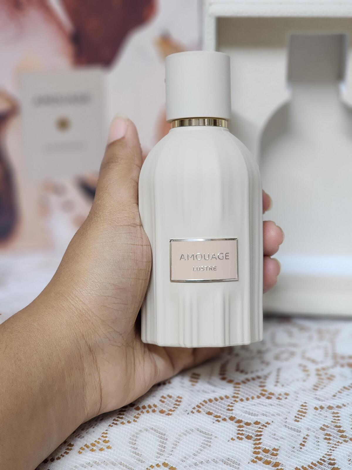 アムアージュ ラスター パフューム 100ml 高級感あふれ - Perfume Fragrance Details のレビューと価格