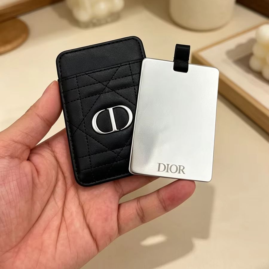 ディオール ディオールのバッグ 多機能ポータブル両面タッチア - Perfume Fine Fragrance のレビューと価格